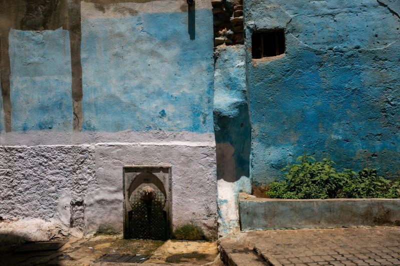 Moroccan Blue Wall and Fountain (Print 309)